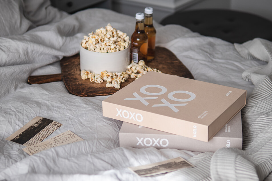 Album fotograficzny w przytulnej sypialni